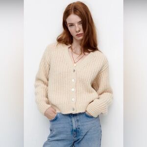 Zara sweater size Small